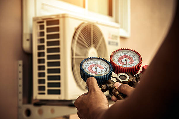 Professional Hvac Installation technician working in Splendora, TX